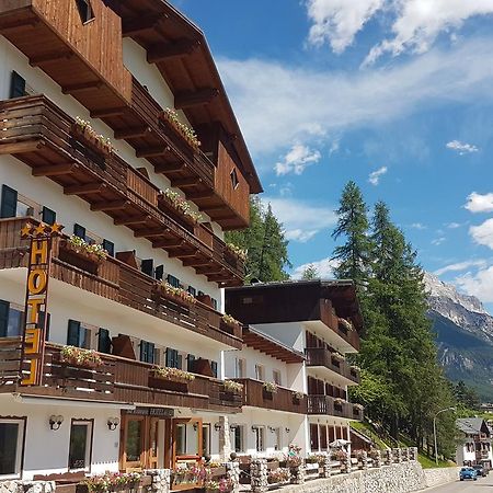 Hotel Des Alpes Cortina d'Ampezzo Exterior foto