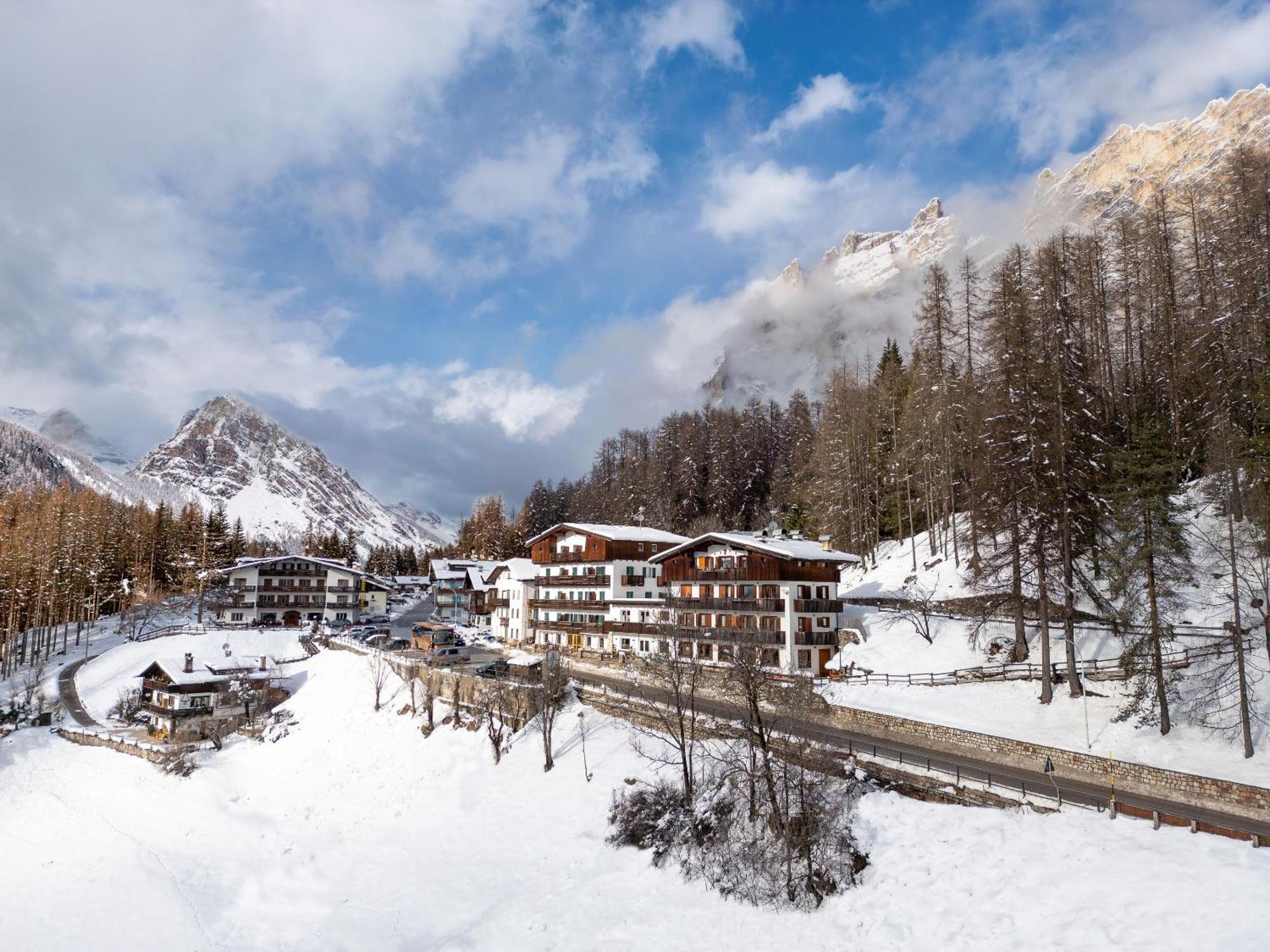 Hotel Des Alpes Cortina d'Ampezzo Exterior foto